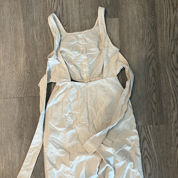 Kendall & Kylie Linen Jumpsuit - Picture 3 of 3